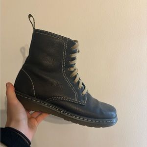 Dr. Martens boots /soft wair inside